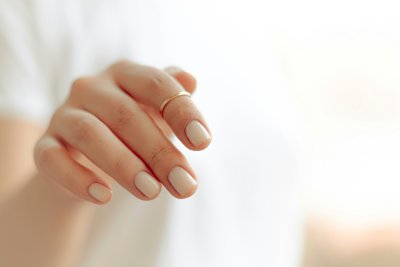 Jelly nails en cat eye zijn dé nageltrends van deze zomer